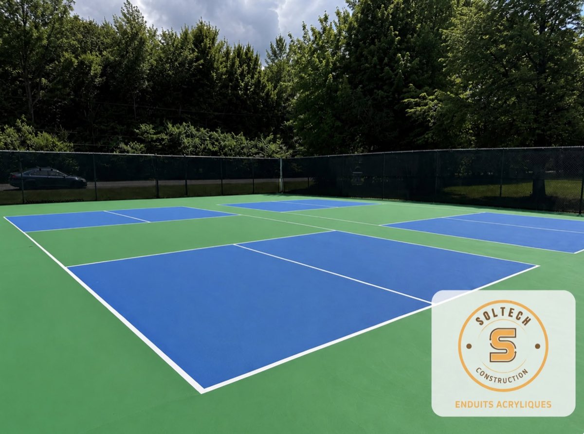 Après les travaux, terrain de pickleball terminé, surface acrylique et lignage neuf